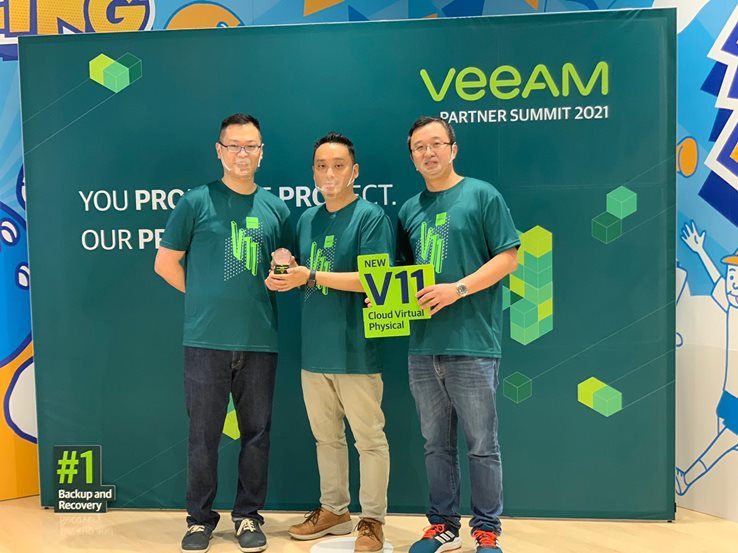 WhatsApp-Image-2021-04-07-at-12-01-13.jpeg veeam-andy-yik-best-performance-presales-award